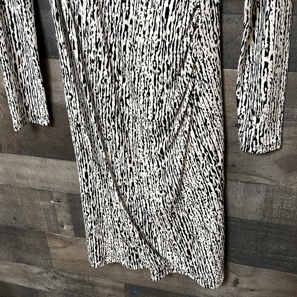 Black and White Banana Republic Long Sleeve V-Neck Dress - Picture 3 of 6
